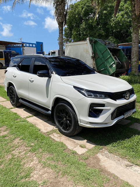 TOYOTA SW4 GR 4x4 2.8 TURBO-DIESEL 2